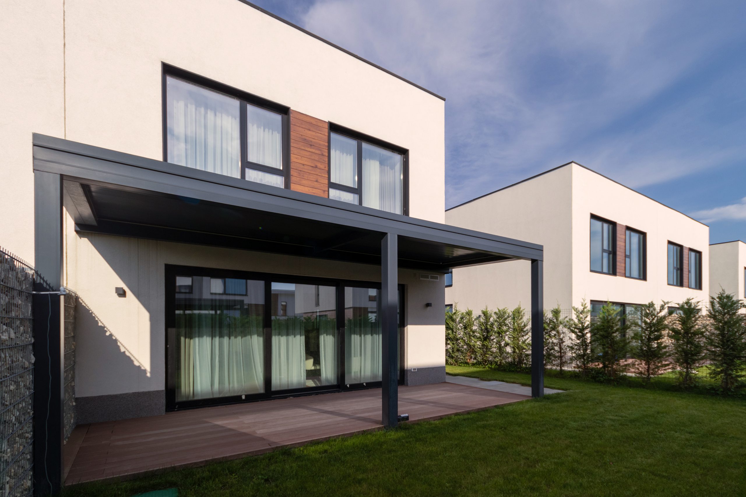 Lumină naturală dimineața într-o casă Nusco Green Homes